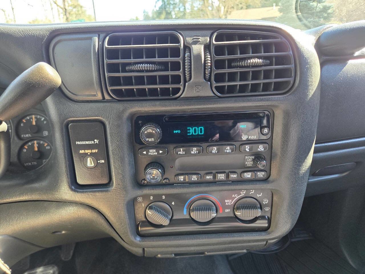 Used 2003 Chevrolet S10 Pickup LS image 31