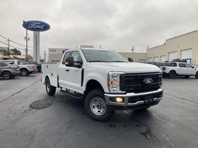 New 2027 Ford F250 XL w/ XL Off-Road 33" Tire Package AWD/4WD image 3