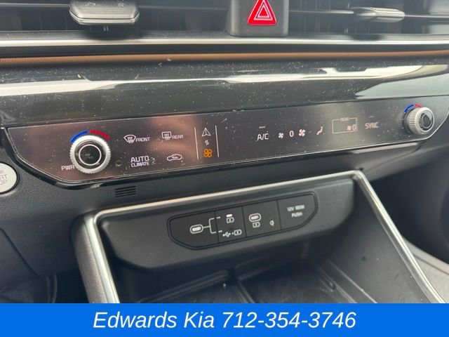 Used 2025 Kia Carnival SX Prestige image 25