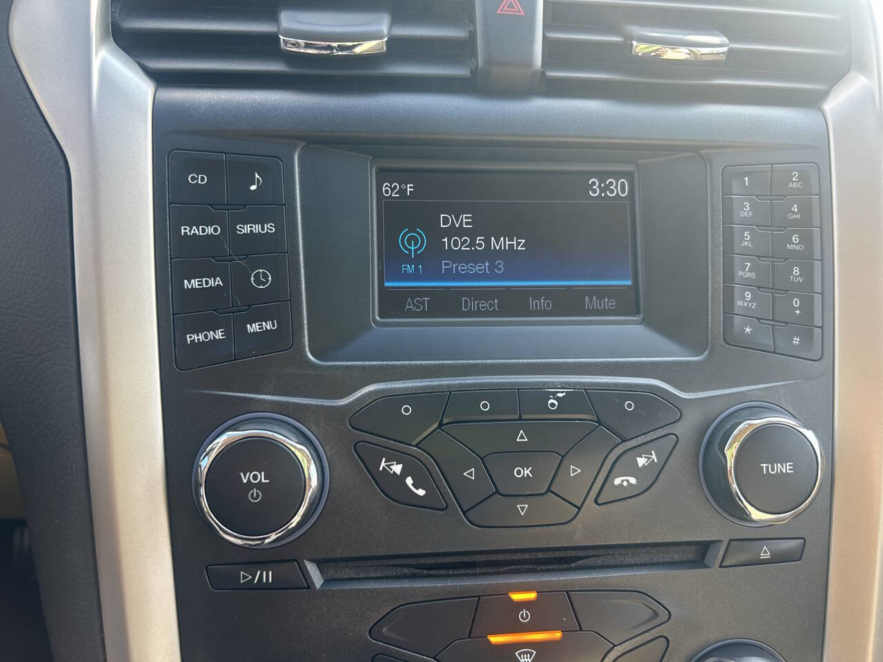Used 2015 Ford Fusion SE image 32