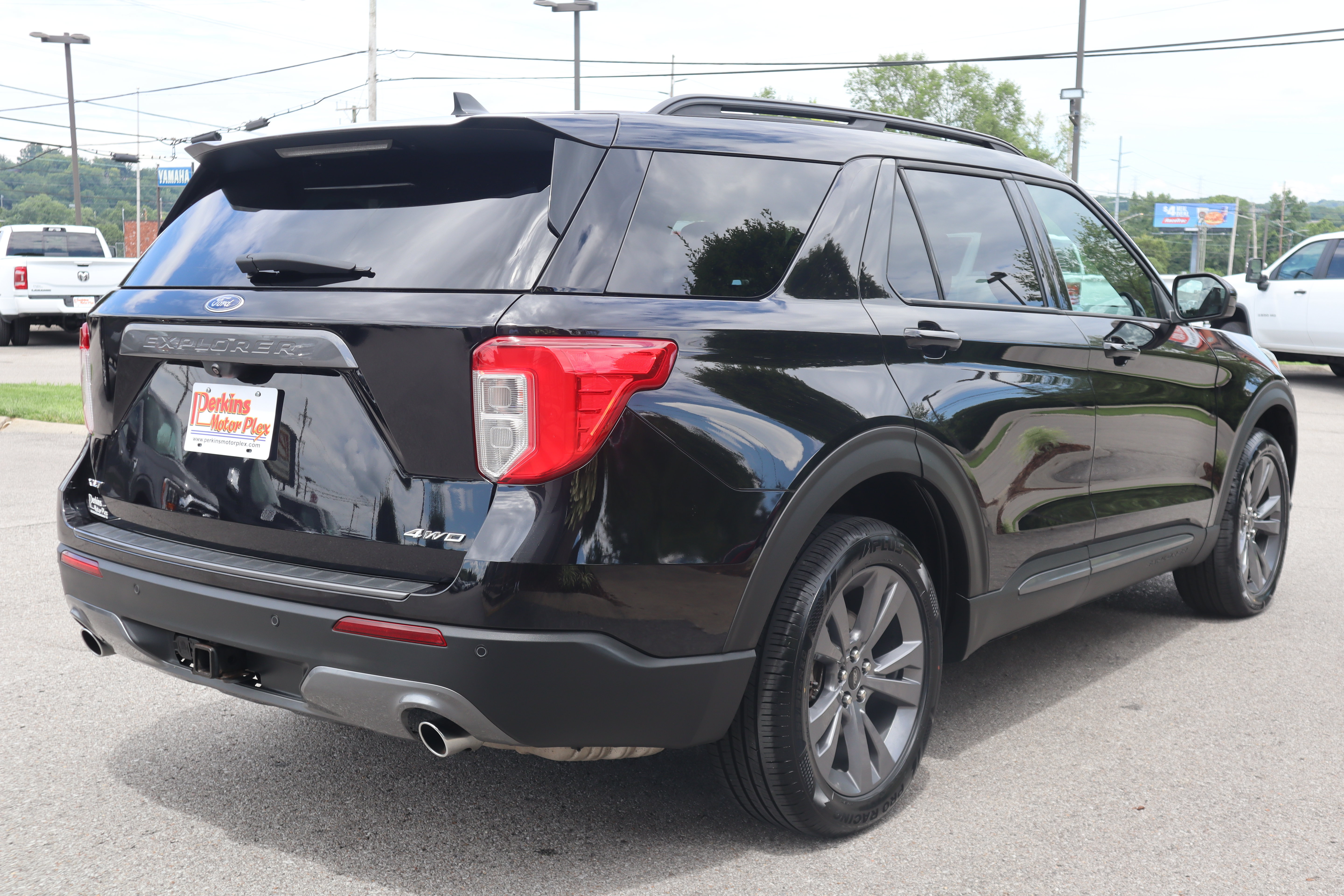 Used 2022 Ford Explorer XLT w/ Equipment Group 202A AWD/4WD image 7