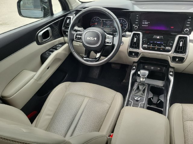 Certified 2022 Kia Sorento S w/ Panoramic Sunroof Package FWD image 13