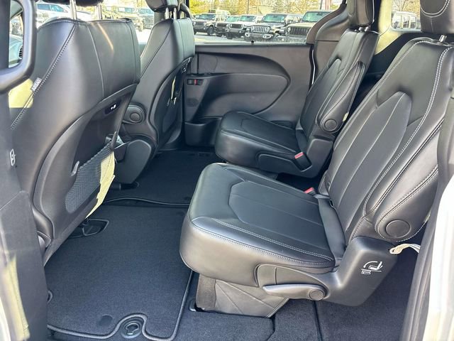 New 2026 Chrysler Pacifica Select image 8