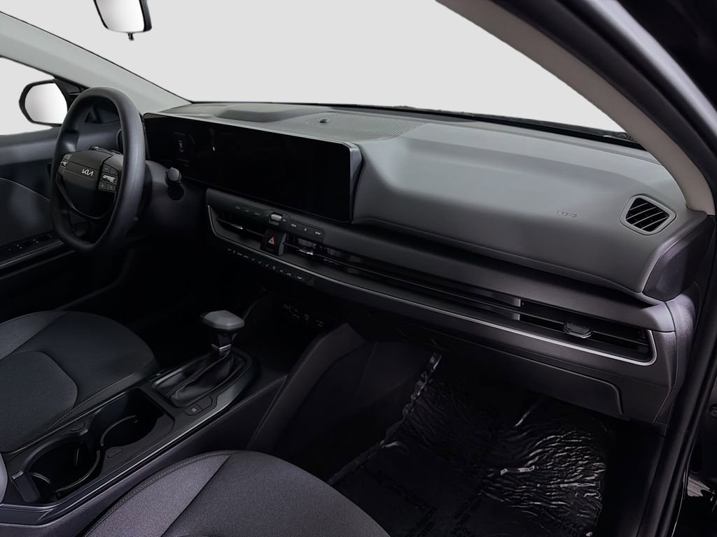 Used 2025 Kia K4 LX image 28