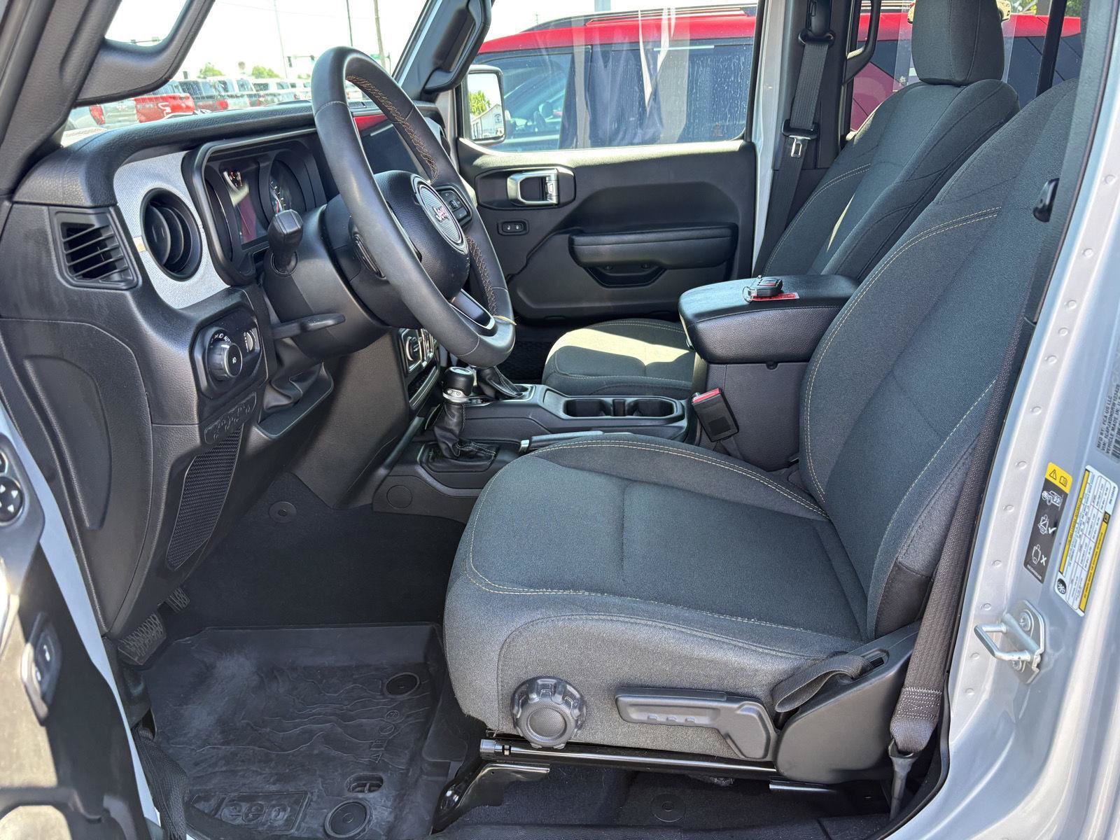 Used 2024 Jeep Wrangler Unlimited Sport AWD/4WD image 4
