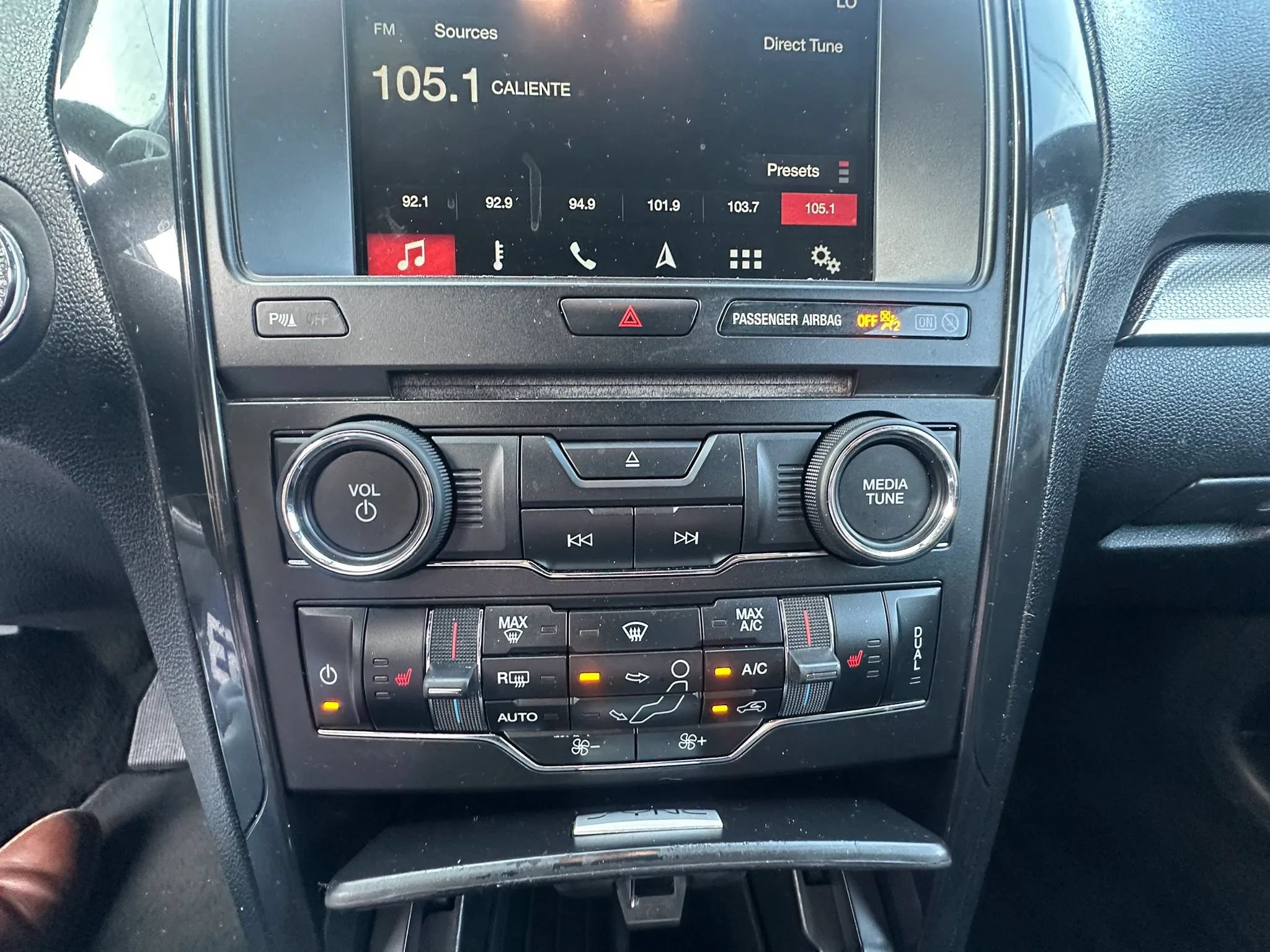 Used 2018 Ford Explorer XLT w/ Equipment Group 202A FWD image 25