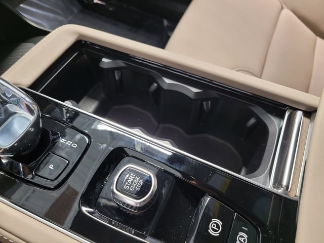New 2026 Volvo XC90 B6 Plus w/ Protection Package Premier AWD/4WD image 20
