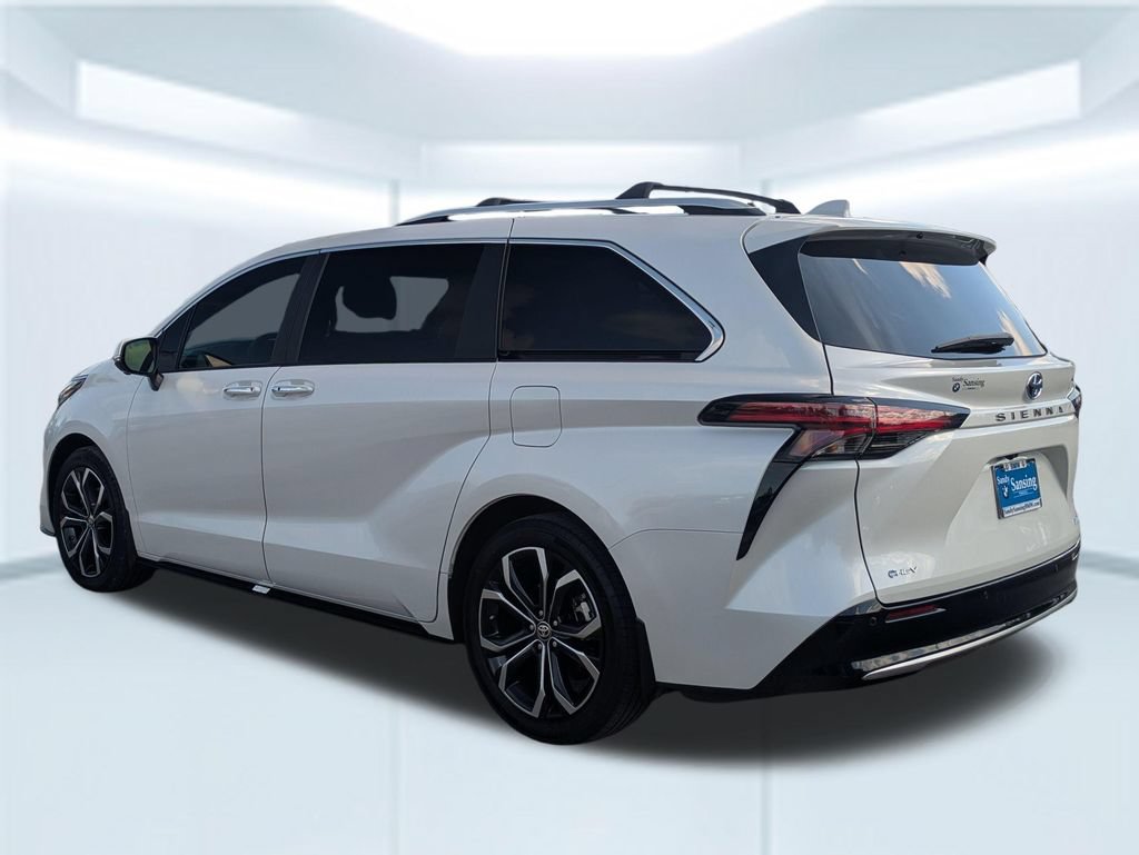 Used 2025 Toyota Sienna Platinum FWD video 3
