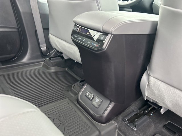 Used 2023 Toyota Highlander Platinum image 21