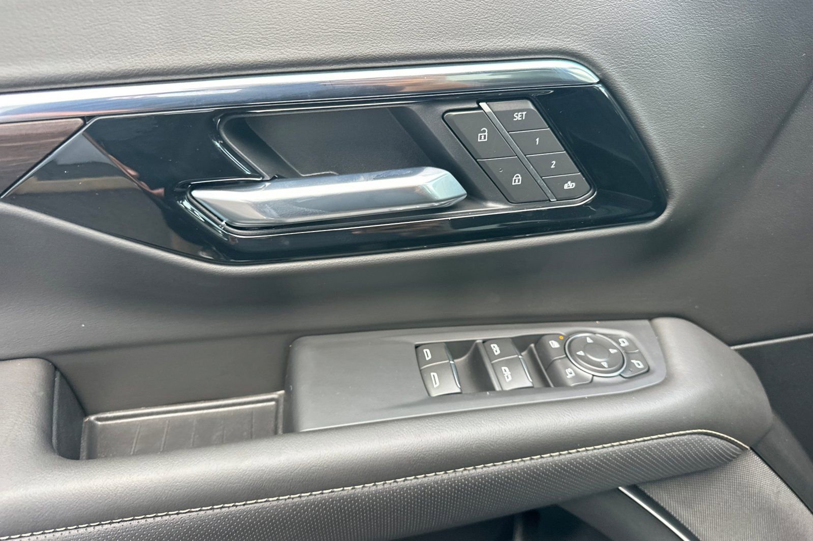 New 2025 Chevrolet Suburban Premier image 11