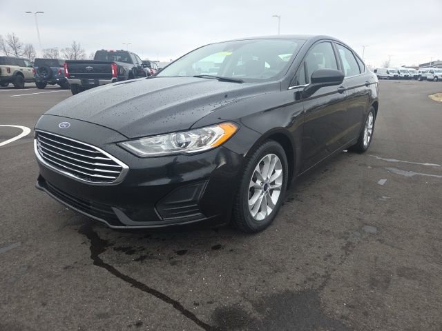 Used 2020 Ford Fusion SE image 2