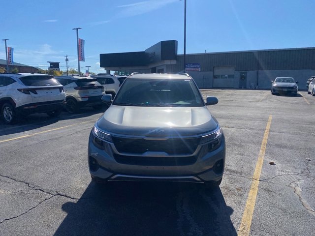 Certified 2023 Kia Seltos S image 3