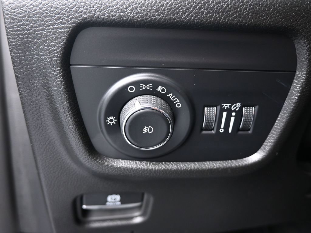 Used 2024 Jeep Grand Cherokee L Limited image 25