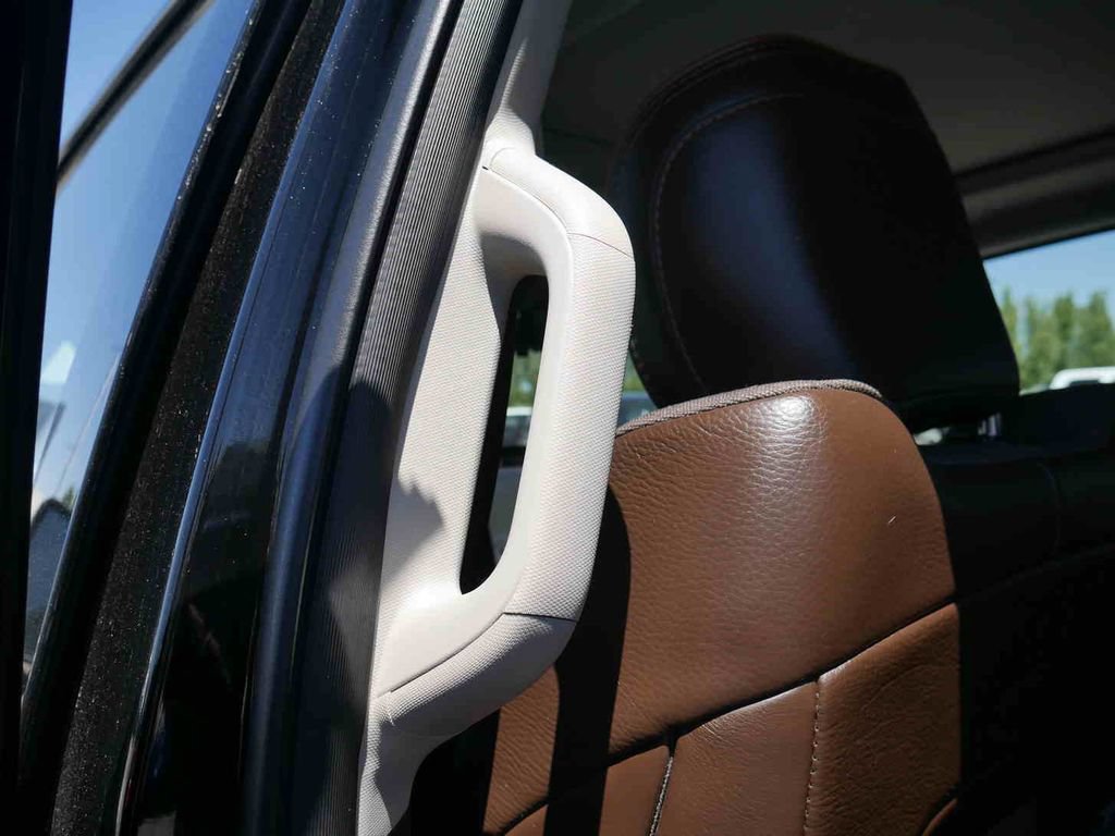Used 2025 RAM 1500 Limited AWD/4WD image 21