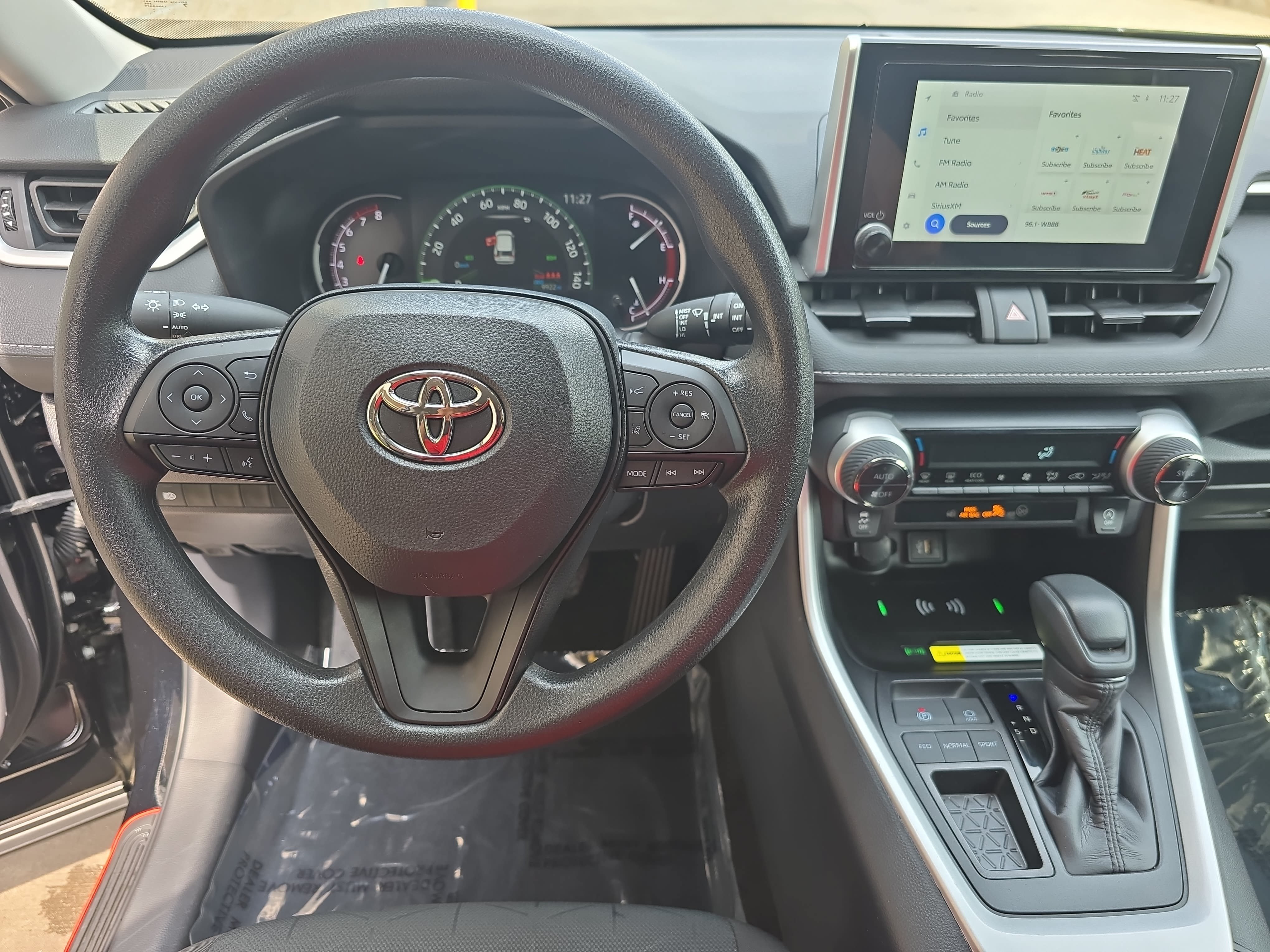 Used 2025 Toyota RAV4 XLE w/ Convenience Package FWD image 16