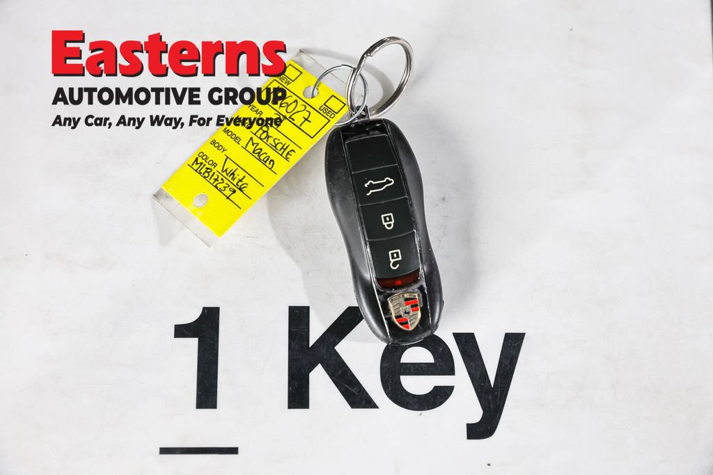 Used 2021 Porsche Macan AWD/4WD image 31