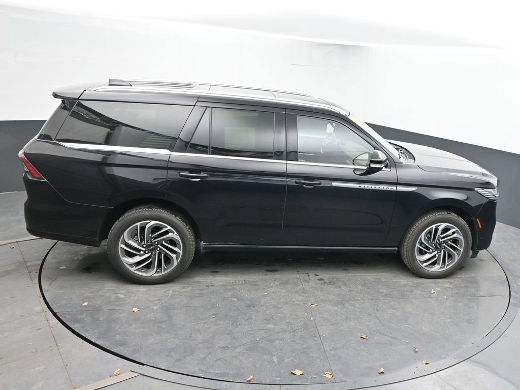 Used 2025 Lincoln Navigator Reserve image 46