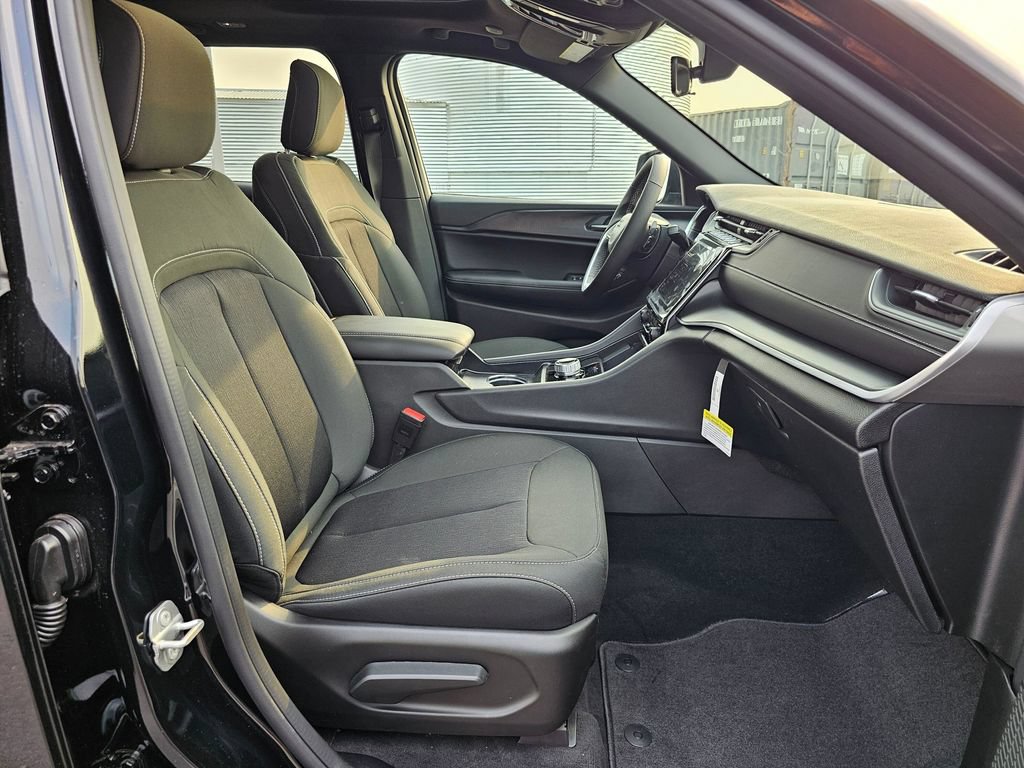 New 2025 Jeep Grand Cherokee Laredo X w/ Luxury Tech Group I AWD/4WD image 15