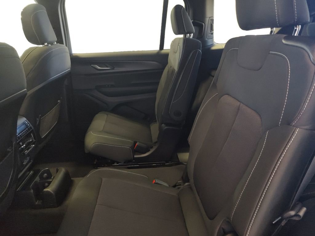 New 2025 Jeep Grand Cherokee L Laredo w/ Luxury Tech Group I image 15