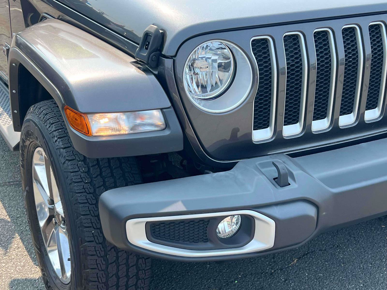 Used 2022 Jeep Wrangler Unlimited Sahara w/ Cold Weather Group AWD/4WD image 8