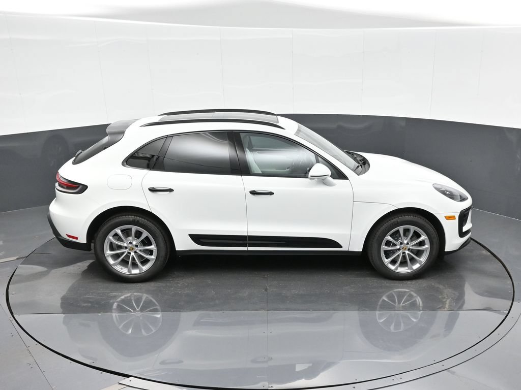 Certified 2026 Porsche Macan AWD/4WD image 31
