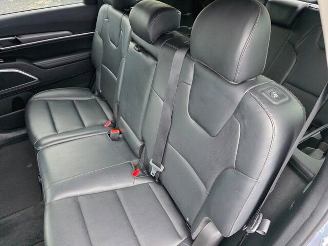 Used 2022 Kia Telluride LX image 16