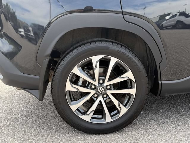 Used 2022 Toyota Corolla Cross XLE w/ Convenience Package AWD/4WD image 30