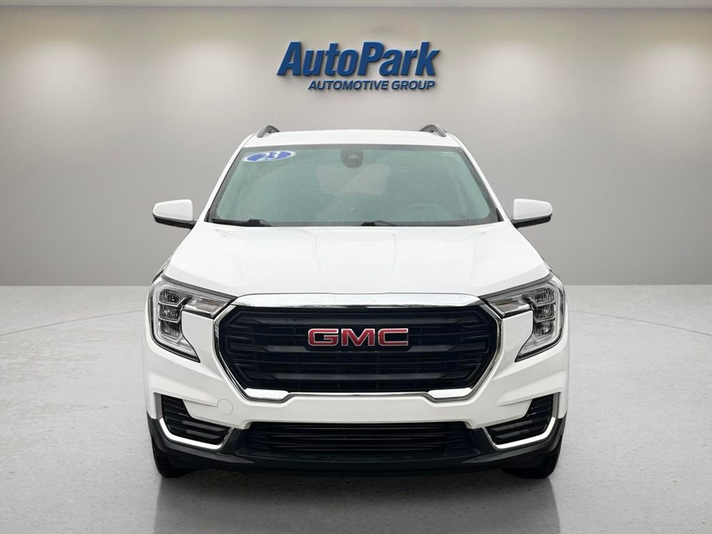 Used 2023 GMC Terrain SLE w/ Driver Convenience Package AWD/4WD image 2