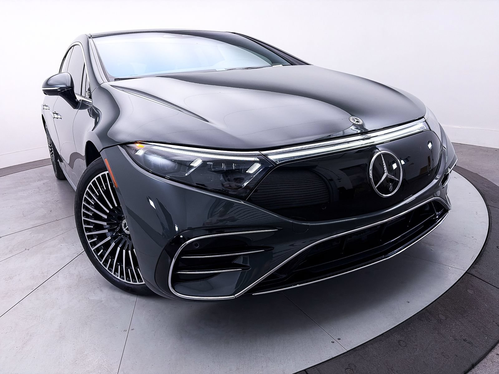 Used 2023 Mercedes-Benz EQS 580 4MATIC Sedan image 9