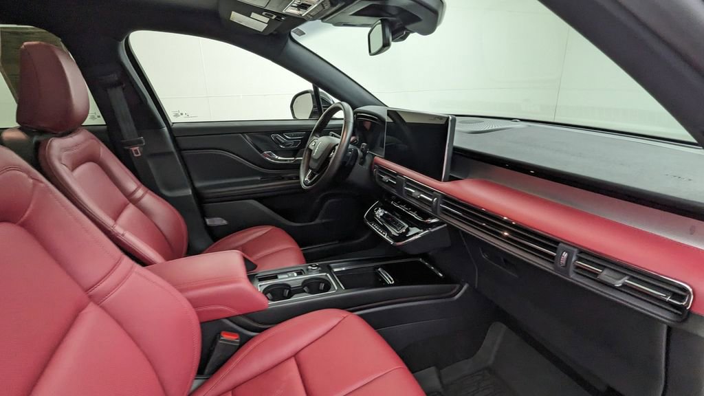 Used 2025 Lincoln Corsair Grand Touring w/ Towing Package image 40