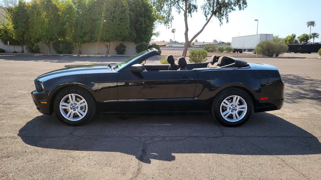 Used 2014 Ford Mustang Convertible RWD image 32