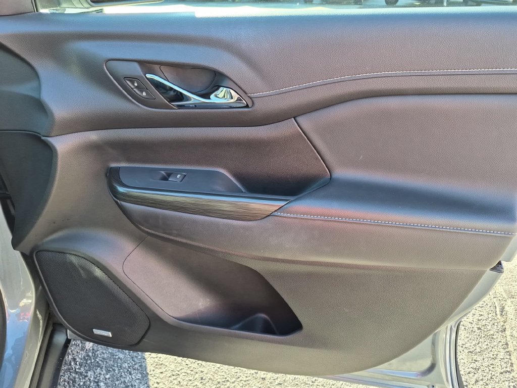 Used 2023 GMC Acadia SLT w/ Technology Package FWD image 32