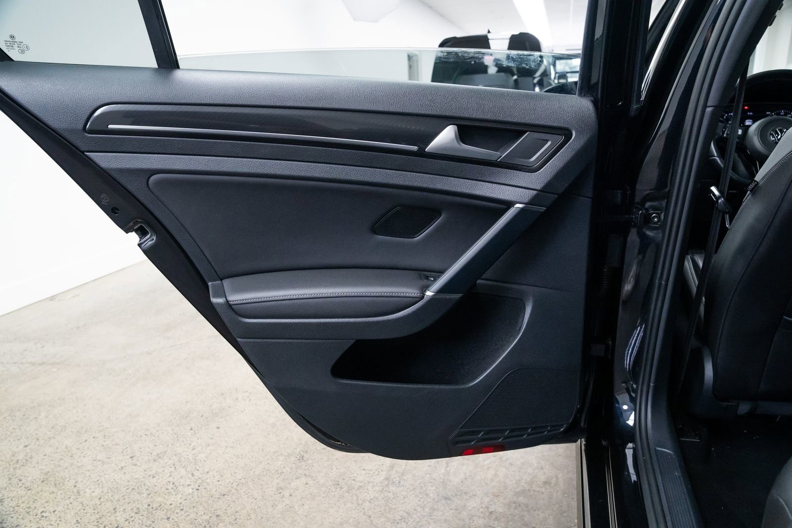 Used 2019 Volkswagen Golf R 4-Door image 19