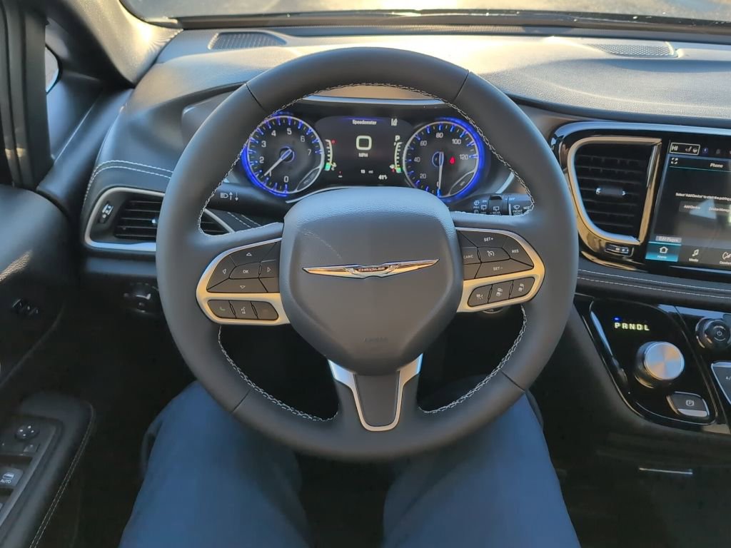 New 2026 Chrysler Pacifica Select image 30
