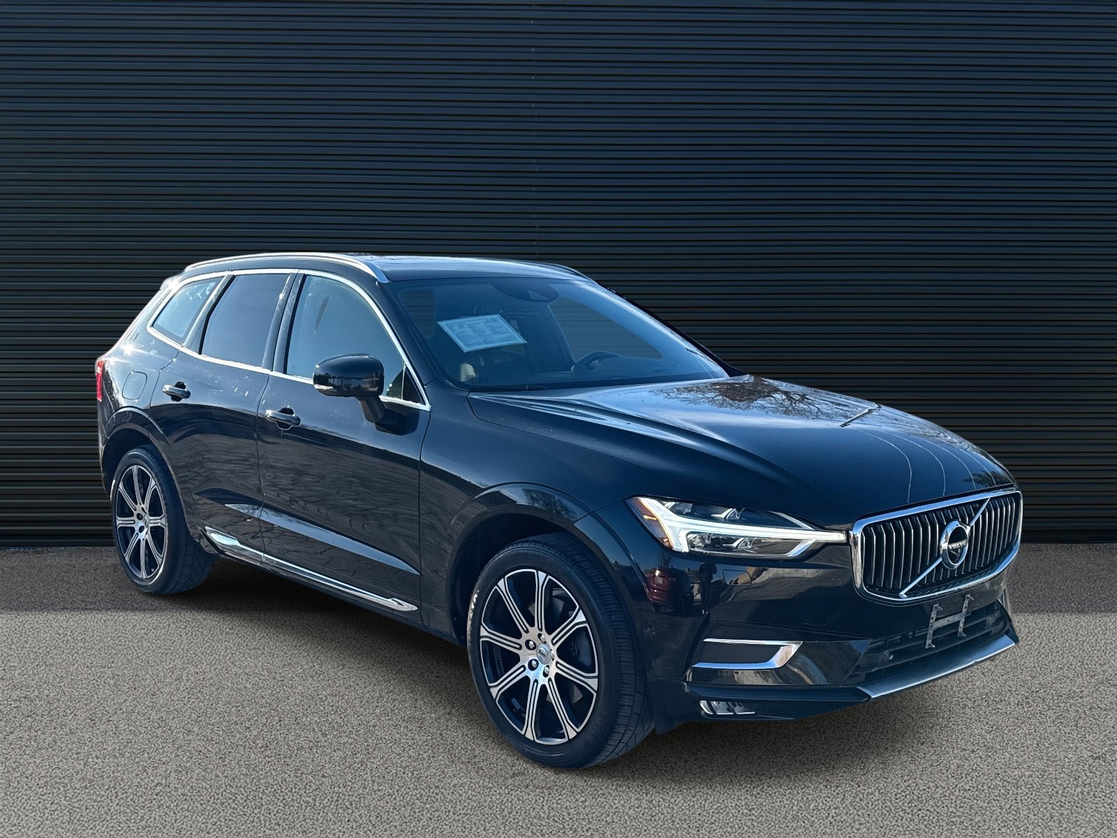 Used 2019 Volvo XC60 T6 Inscription image 3