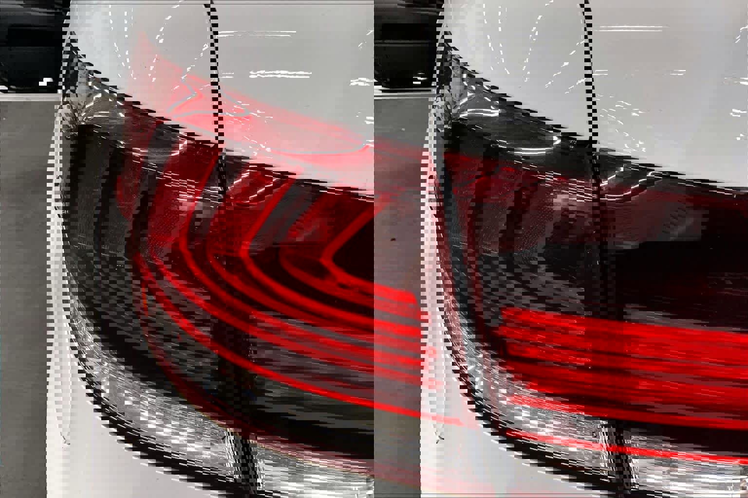 Used 2013 Lexus LS 460 w/ F-Sport Pkg image 28