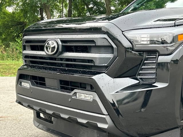 Certified 2025 Toyota Tacoma SR5 AWD/4WD image 11