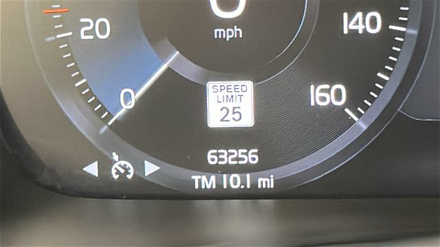 Used 2021 Volvo XC40 T4 Momentum FWD image 19