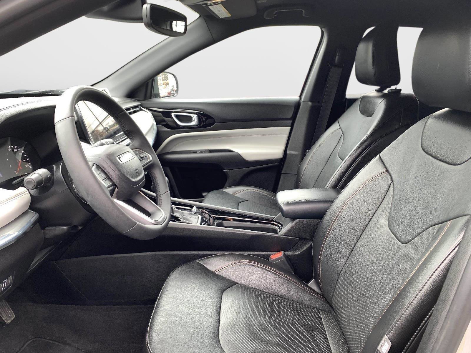 Used 2023 Jeep Compass Limited image 12