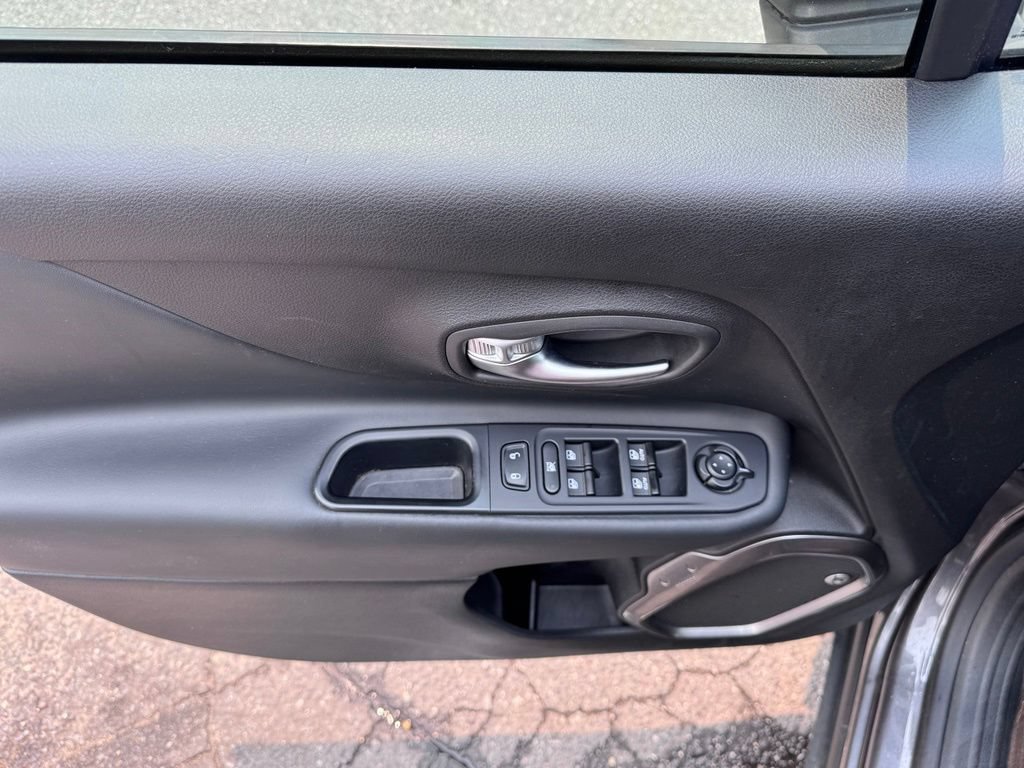 Certified 2018 Jeep Renegade Limited w/ UConnect 8.4 Nav Group AWD/4WD image 9