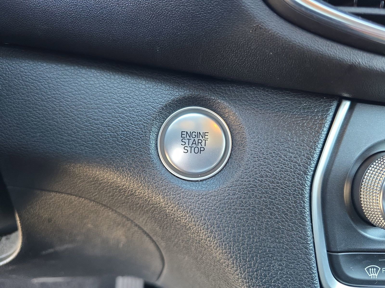 Used 2020 Hyundai Santa Fe SEL image 25