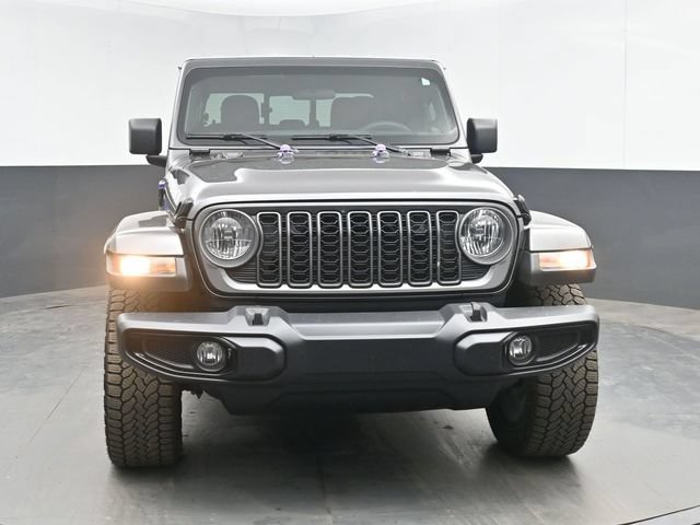 Used 2025 Jeep Gladiator Overland AWD/4WD image 3