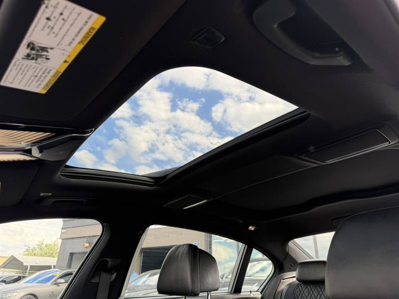 Used 2018 BMW 750i RWD image 22