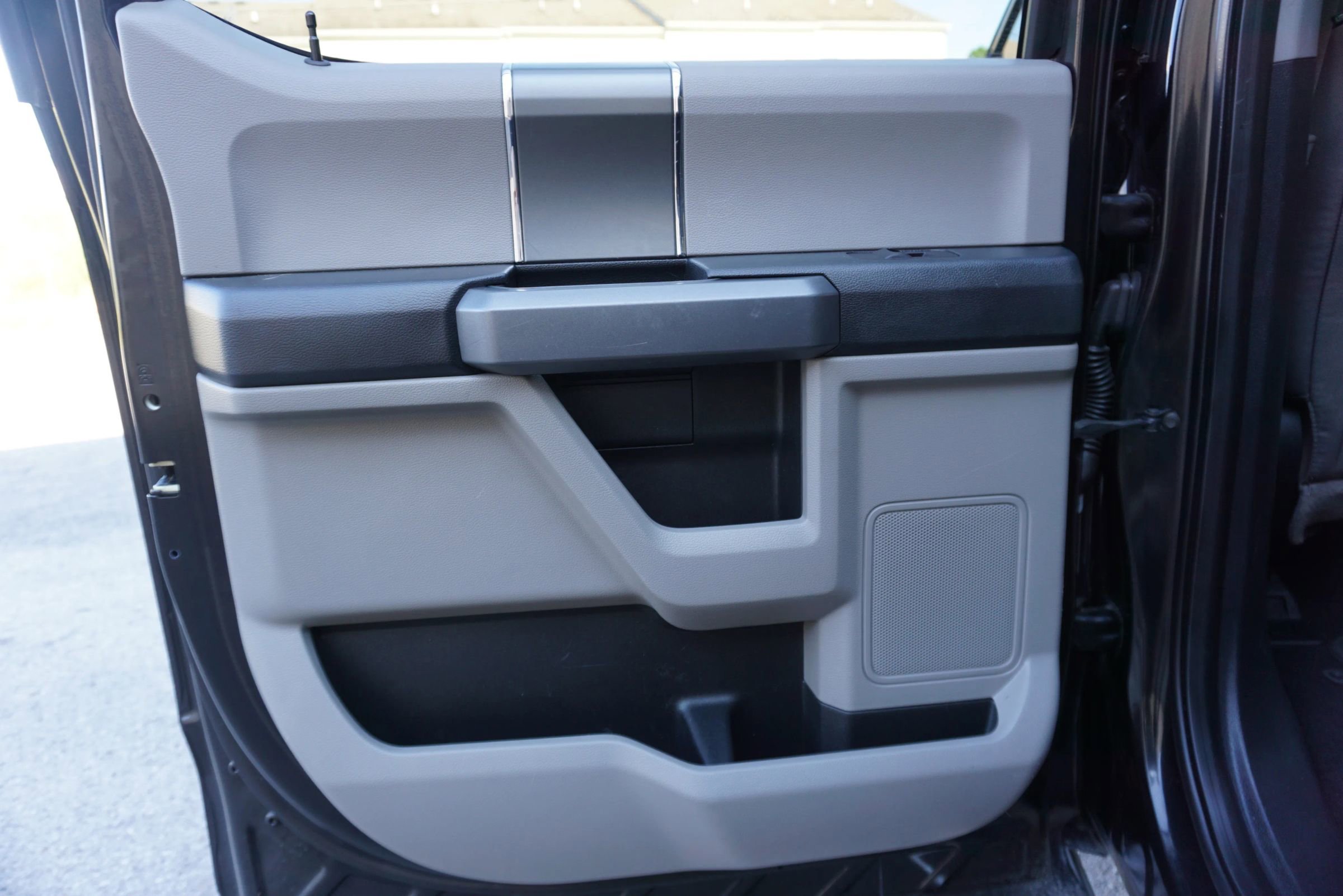 Used 2015 Ford F150 XLT w/ Equipment Group 301A Mid image 24