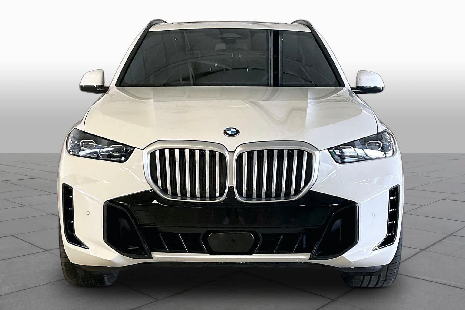 Used 2026 BMW X5 xDrive40i w/ M Sport Package AWD/4WD image 3
