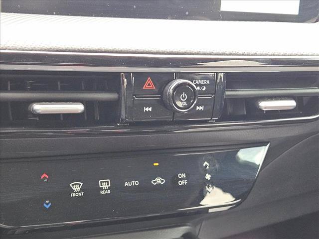Used 2025 Nissan Kicks SR FWD image 12