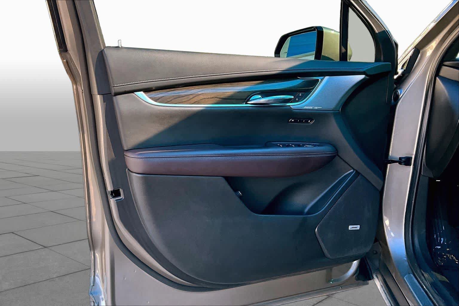 Used 2023 Cadillac XT6 Premium Luxury FWD image 22