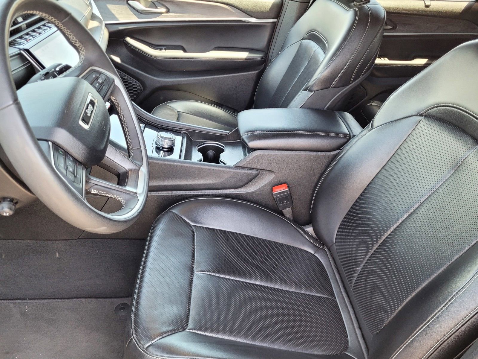 Used 2024 Jeep Grand Cherokee L Limited w/ Luxury Tech Group II AWD/4WD image 16