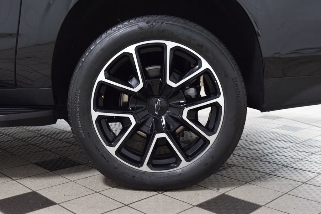 Used 2024 Chevrolet Suburban RST w/ Luxury Package AWD/4WD image 27