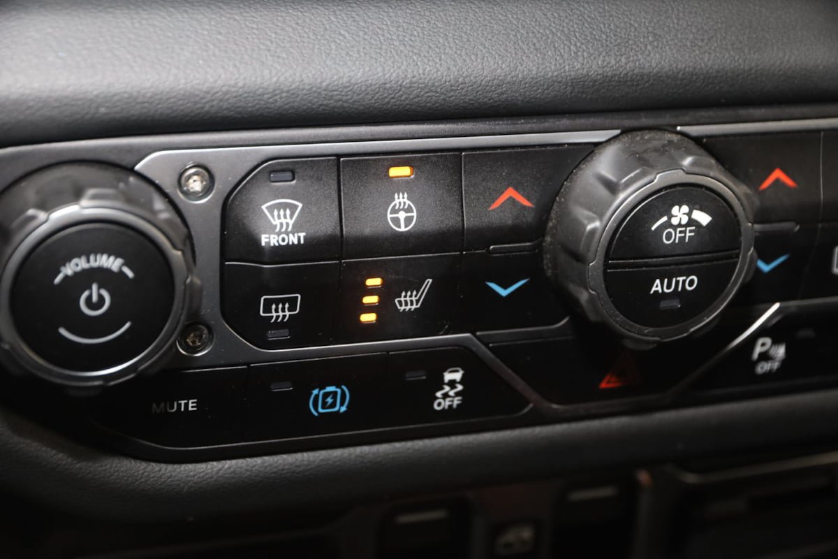 Used 2024 Jeep Wrangler High Altitude AWD/4WD image 8